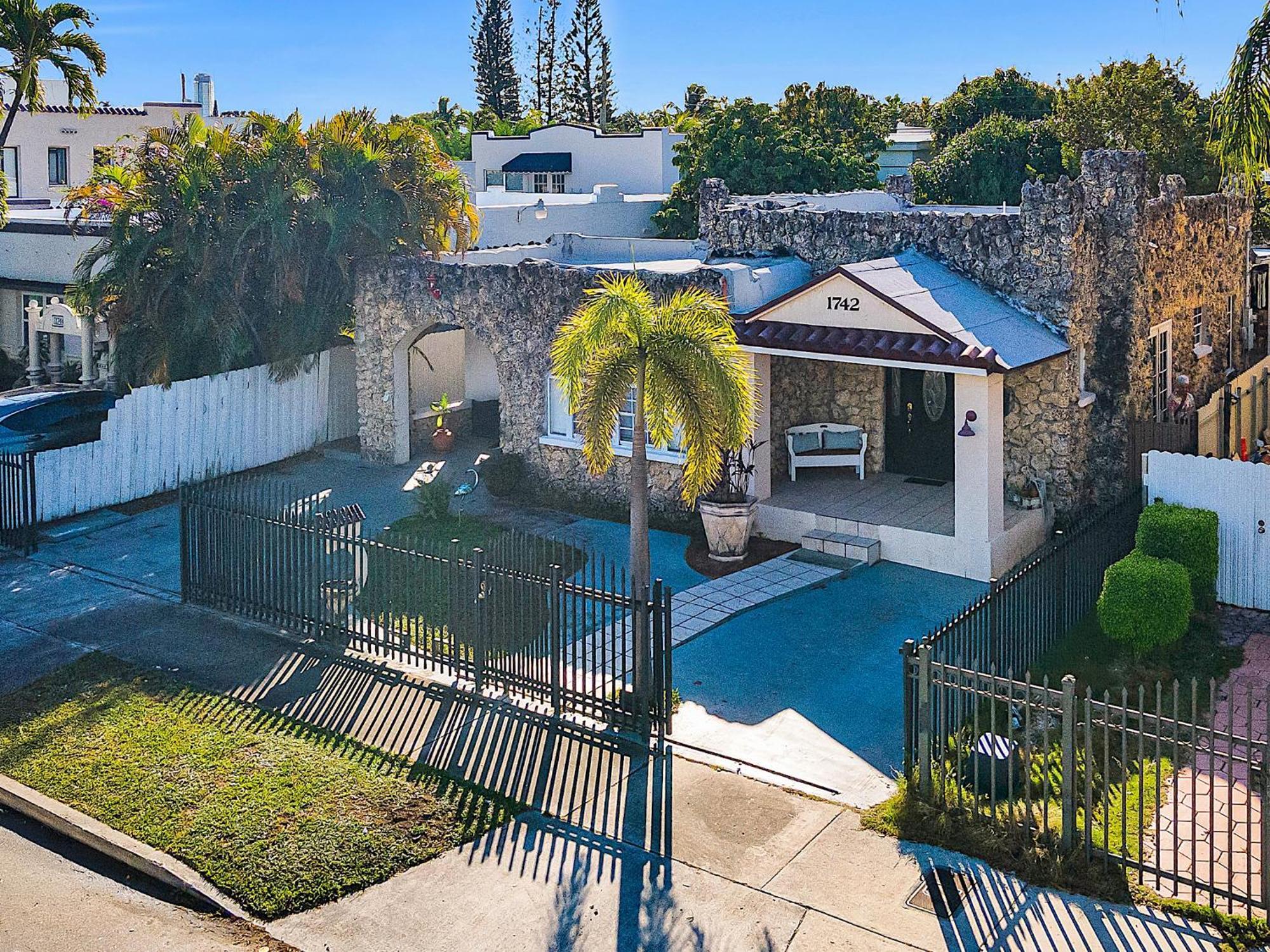 Coral Close To Little Havana * Miami