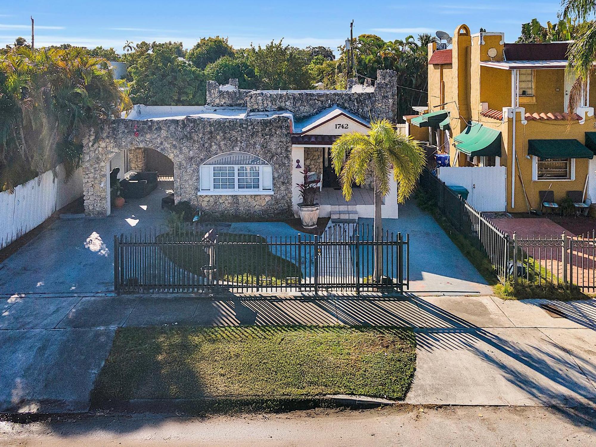 Coral Close To Little Havana * Miami